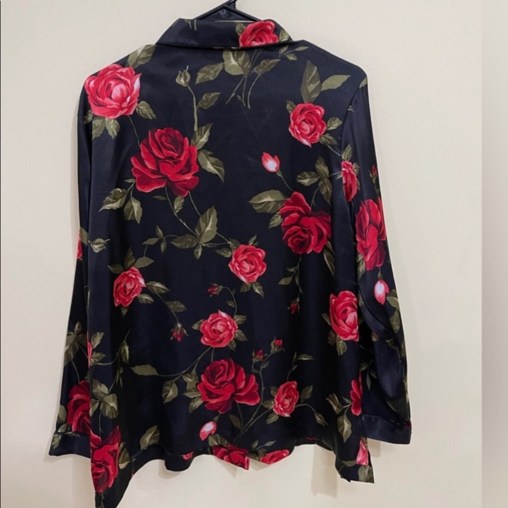 Morgan Taylor Black & Red Floral Long Sleeve Satin Like Pajama Set Size L EUC - Picture 6 of 8